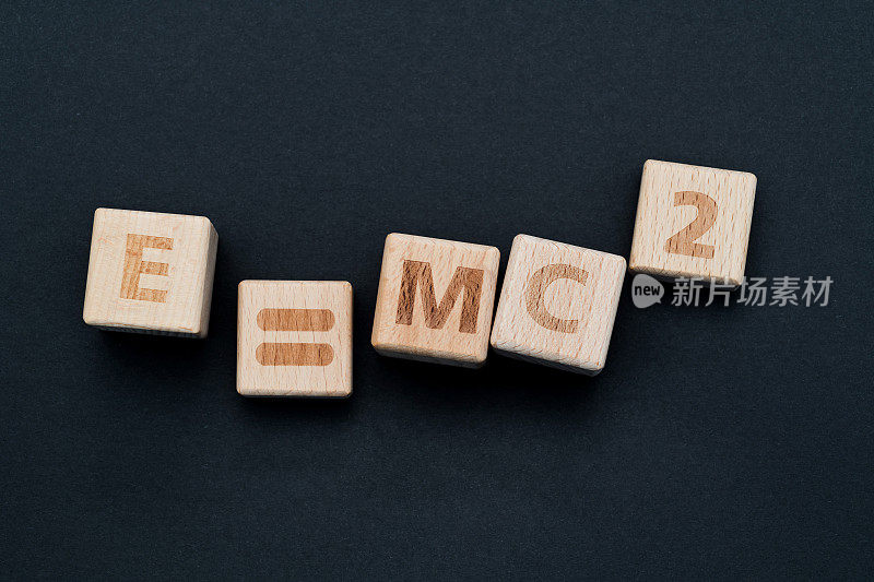 木块的数学公式为E = MC2